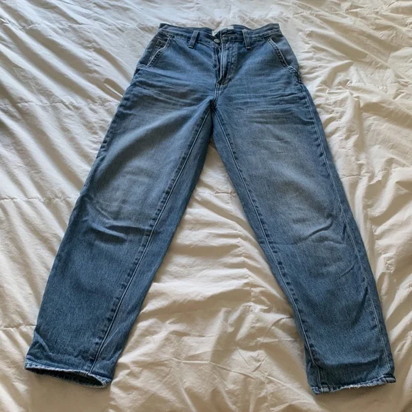 Aritzia Denim Forum The C’est La Chic High Rise Straight - Picture 6 of 7